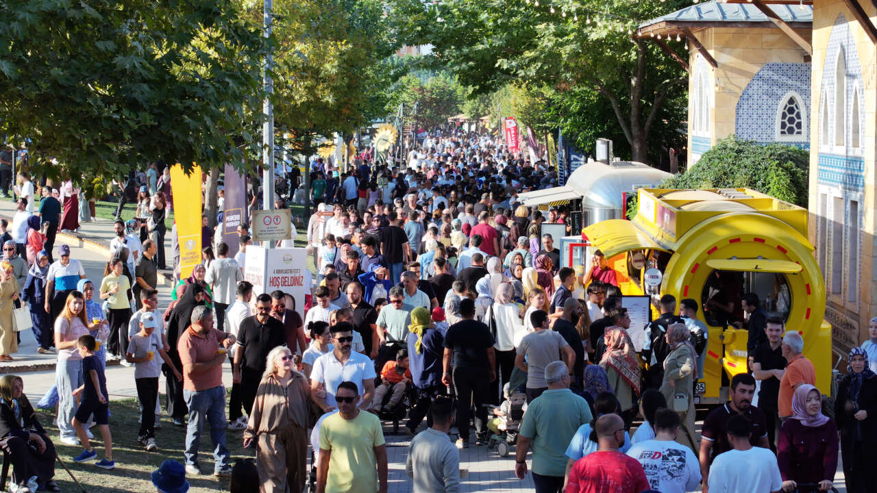 Konya GastroFest’e büyük ilgi! Yüz binlerce kişi lezzet şölenine akın etti 2